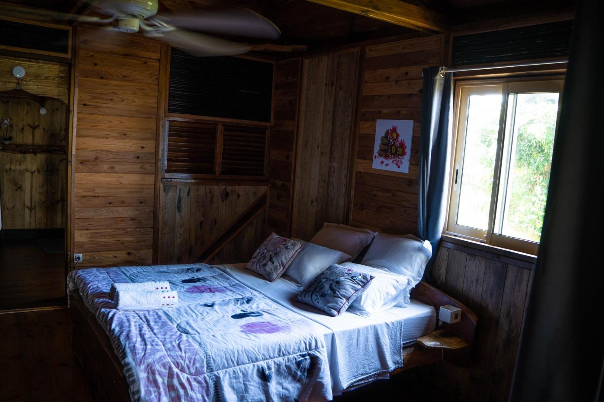 Les Hebergements Au Dy-Na Petite Île Exterior foto